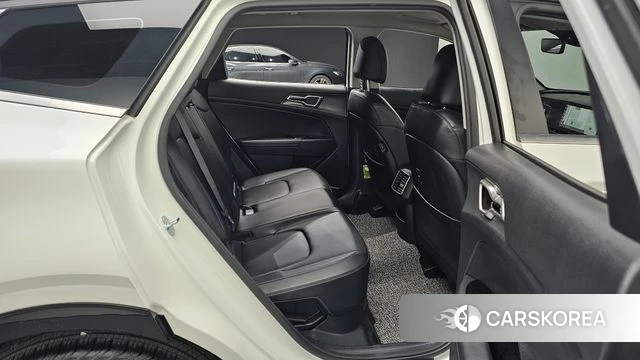 Kia Sportage 5th Generation Hybrid 2023 Белый из Кореи, фото 2