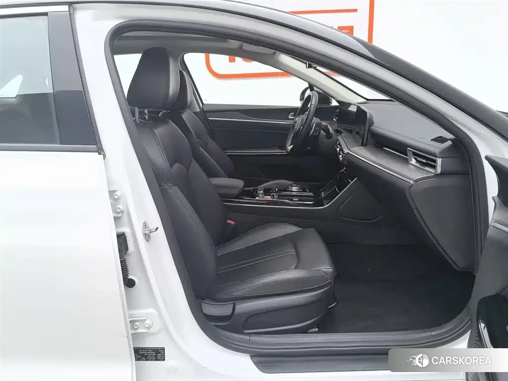 Kia K5 2023 Белый из Китая, фото 2