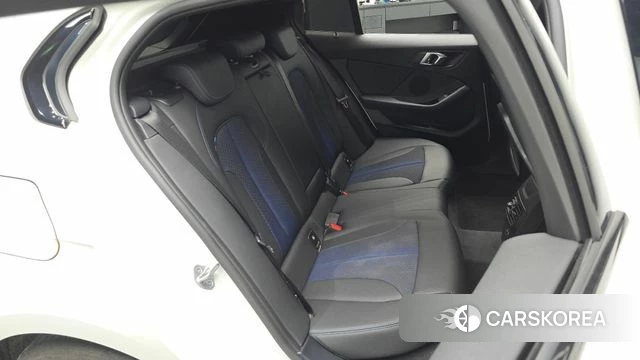 BMW 1 Series (F40) 2023 Белый из Кореи, фото 2