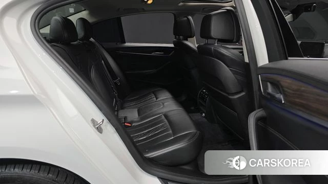 BMW 5 Series (G30) 2018 Белый из Кореи, фото 2