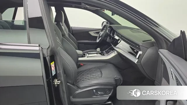 Audi Q8 (4M) 2022 Черный из Кореи, фото 2