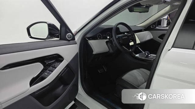 Land Rover Range Rover Evoque 2nd Generation 2025 Белый двухцветный из Кореи, фото 2