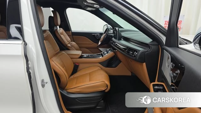 Lincoln Aviator 2nd generation 2022 Белый из Кореи, фото 2