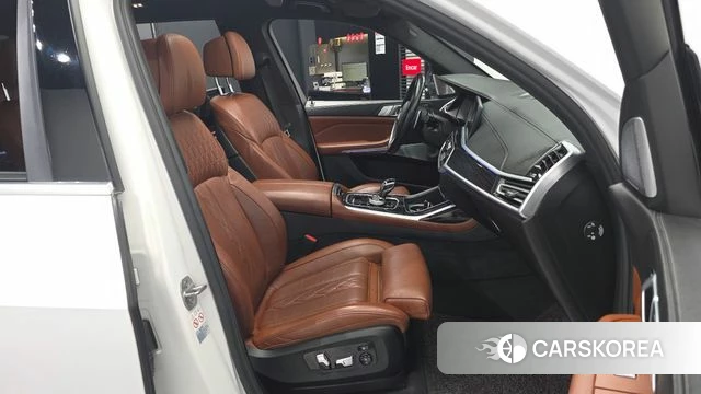 BMW X7 (G07) 2021 Белый из Кореи, фото 2