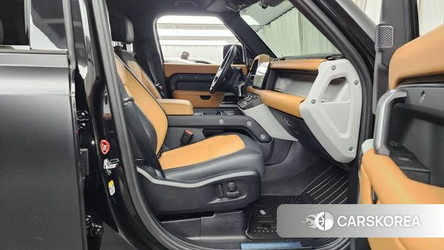 Land Rover Defender (L663) 2024 Черный из Кореи, фото 2
