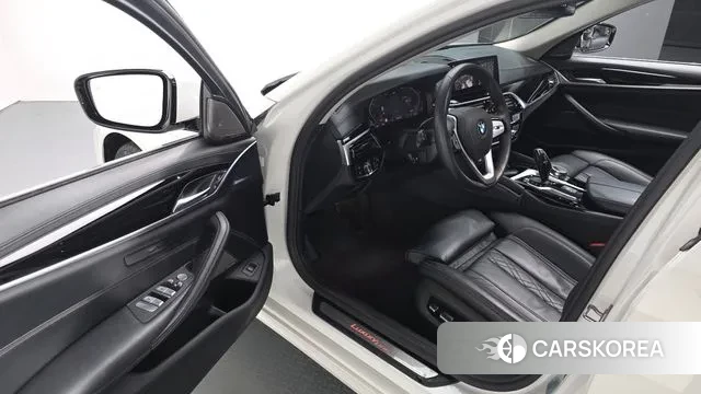 BMW 5 Series (G30) 2020 Белый из Кореи, фото 2