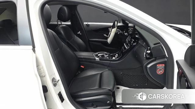 Mercedes-Benz C-Class W205 2018 Белый из Кореи, фото 2