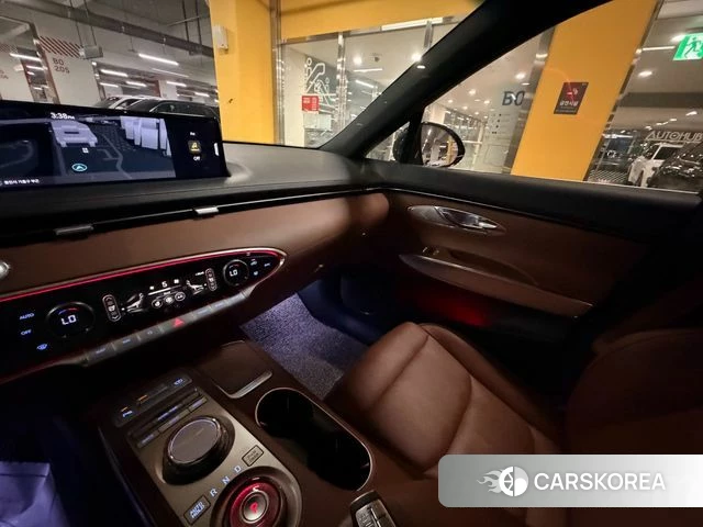 Genesis GV70 2022 Темно-зеленый из Кореи, фото 2