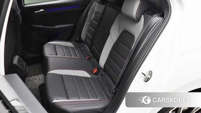 Volkswagen Golf 8th Generation 2024 Белый из Кореи, фото 2