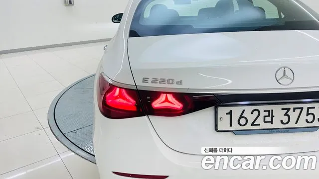 Mercedes-Benz E-Class W214 2024 Белый из Кореи, фото 2