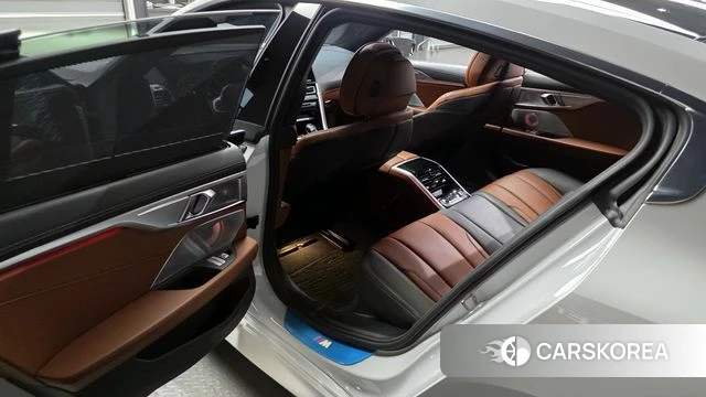 BMW 8 Series (G15) 2023 Белый из Кореи, фото 2