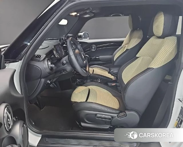 Mini Cooper Electric 2023 Белый из Кореи, фото 2