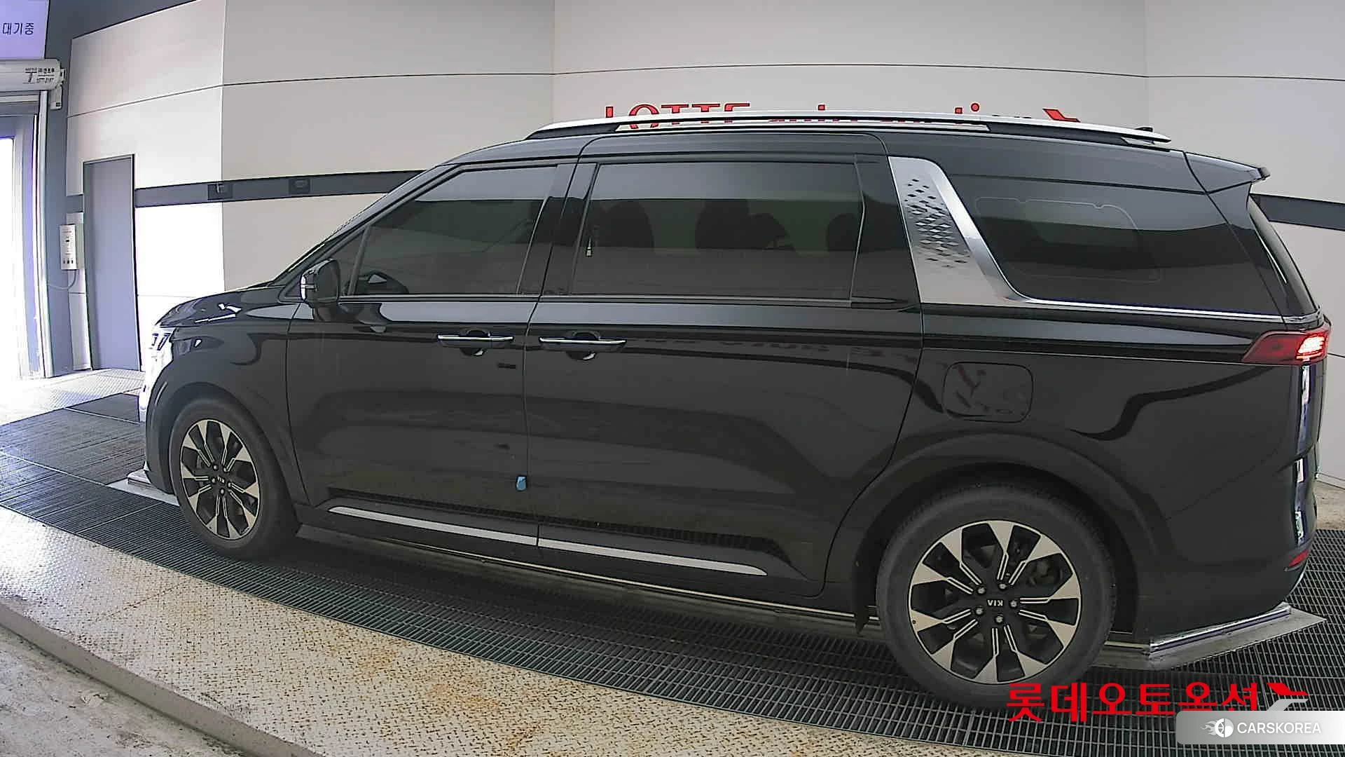 Kia Carnival 2021 Черный из Кореи, фото 2