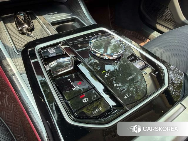 BMW 7 series 2025 Темно-серый из Китая, фото 2