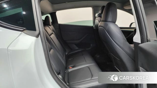 Tesla Model Y 2023 Белый из Кореи, фото 2