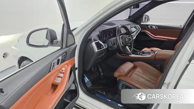 BMW X7 (G07) 2023 Белый из Кореи, фото 2