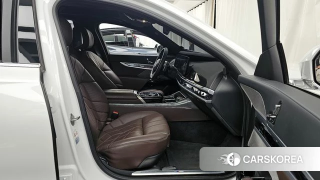BMW 7 Series (G70) 2023 Белый из Кореи, фото 2