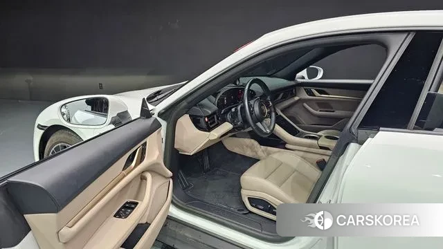 Porsche Taycan 2023 Белый из Кореи, фото 2