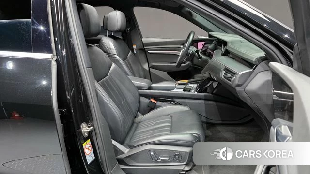 Audi e-Tron 2022 Черный из Кореи, фото 2