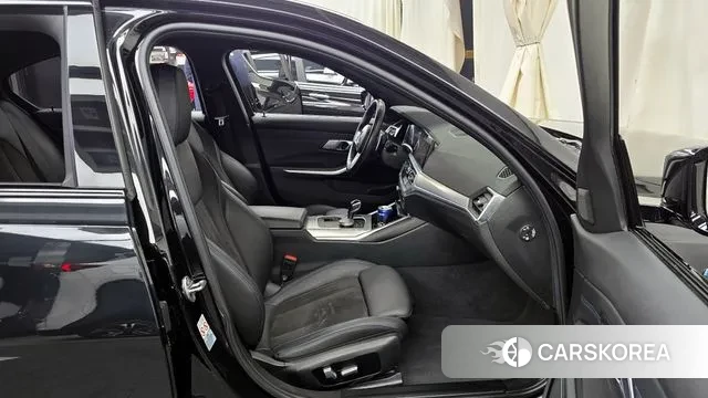 BMW 3 Series (G20) 2022 Черный из Кореи, фото 2