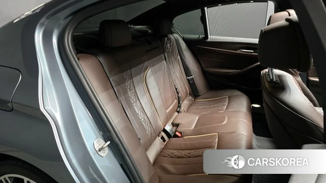 BMW 5 Series (G30) 2020 Серебристо-серый из Кореи, фото 2