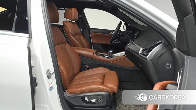 BMW X6 (G06) 2022 Белый из Кореи, фото 2