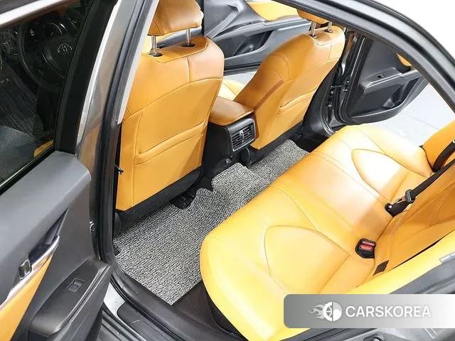 Toyota Camry (XV70) 2022 Серый из Кореи, фото 2