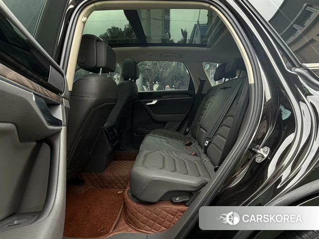 Volkswagen Touareg 2020 Черный из Китая, фото 2