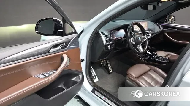 BMW X4 (G02) 2022 Светло-серебряный цвет из Кореи, фото 2