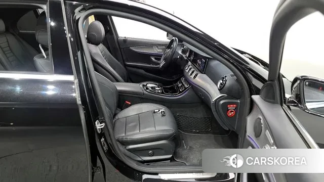 Mercedes-Benz E-Class W213 2019 Черный из Кореи, фото 2