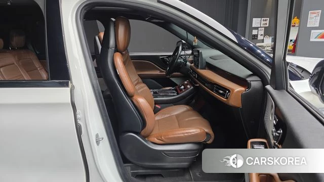 Lincoln Aviator 2nd generation 2021 Белый из Кореи, фото 2