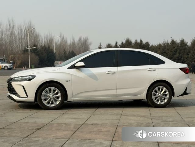 Chevrolet Cruze 2024 Белый из Китая, фото 2
