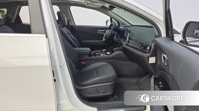 Kia Sportage 5th Generation Hybrid 2023 Белый из Кореи, фото 2