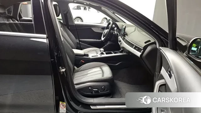 Audi A4 (B9) 2023 Черный из Кореи, фото 2