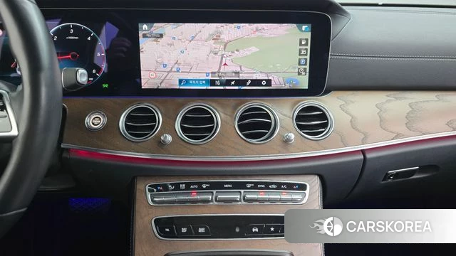 Mercedes-Benz E-Class W213 2021 Черный из Кореи, фото 2