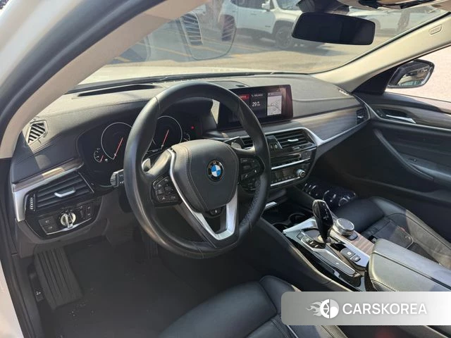 BMW 5 Series (G30) 2019 Жемчужный цвет из Кореи, фото 2
