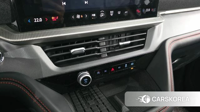 Ford Explorer 6th Generation 2025 Белый из Кореи, фото 2