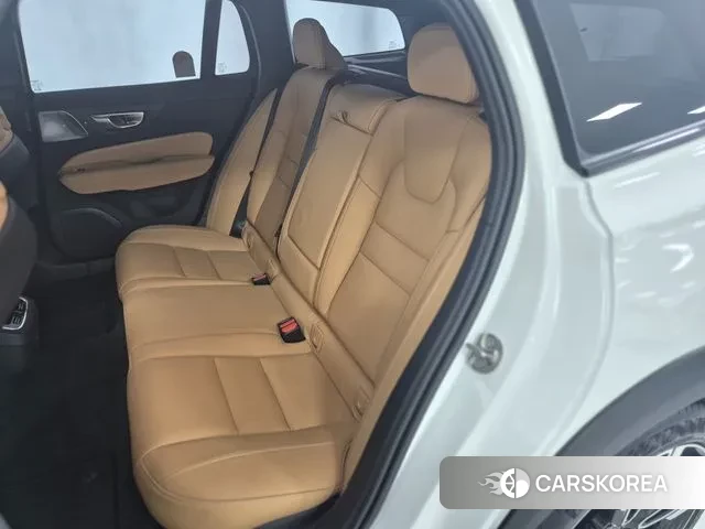 Volvo V60 Cross-Country 2nd Generation 2025 Белый из Кореи, фото 2