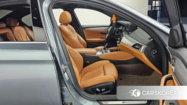 BMW 5 Series (G30) 2018 Цвет галактики из Кореи, фото 2