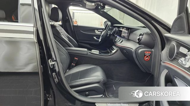 Mercedes-Benz E-Class W213 2022 Черный из Кореи, фото 2