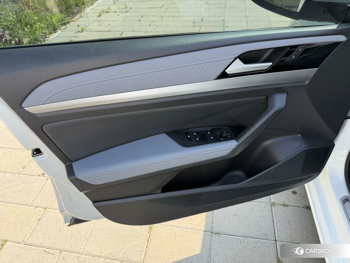 Volkswagen Lavida 2023 Белый из Китая, фото 2