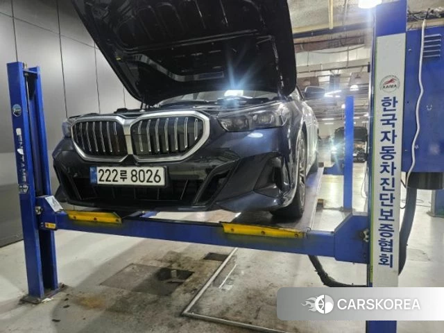 BMW 5 Series (G60) 2026 Черный из Кореи, фото 2