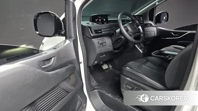 Hyundai Staria 2023 Белый из Кореи, фото 2