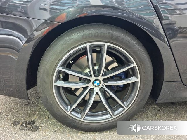 BMW 5 Series (G30) 2023 Серый из Кореи, фото 2