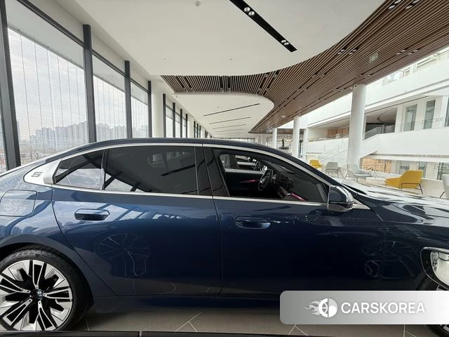 BMW i5 2025 Синий из Китая, фото 2