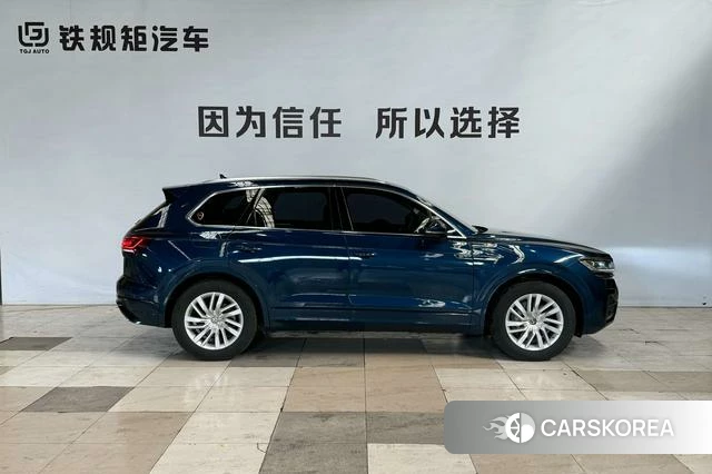 Volkswagen Touareg 2022 Синий из Китая, фото 2