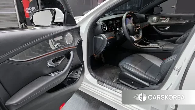 Mercedes-Benz E-Class W213 2021 Белый из Кореи, фото 2