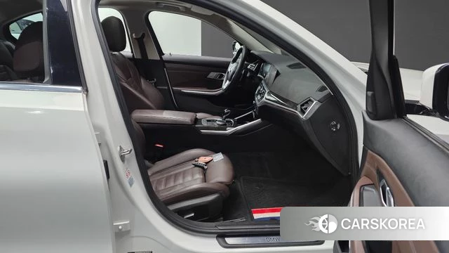 BMW 3 Series (G20) 2022 Белый из Кореи, фото 2