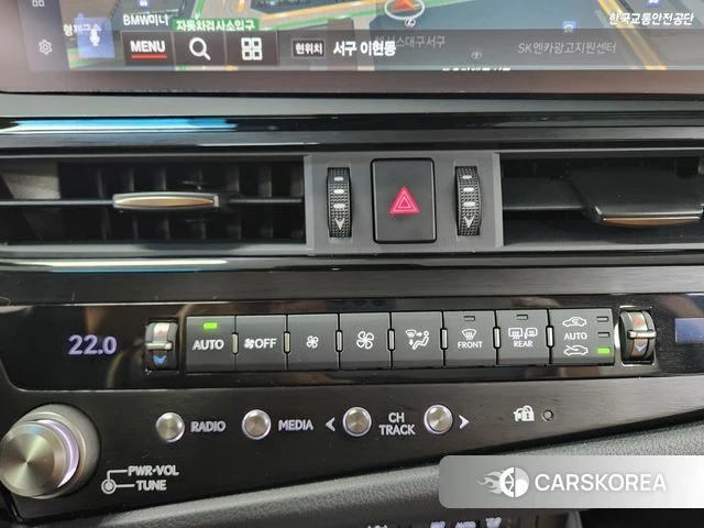 Lexus ES300h 7th generation 2025 Черный из Кореи, фото 2