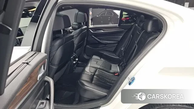 BMW 5 Series (G30) 2018 Белый из Кореи, фото 2